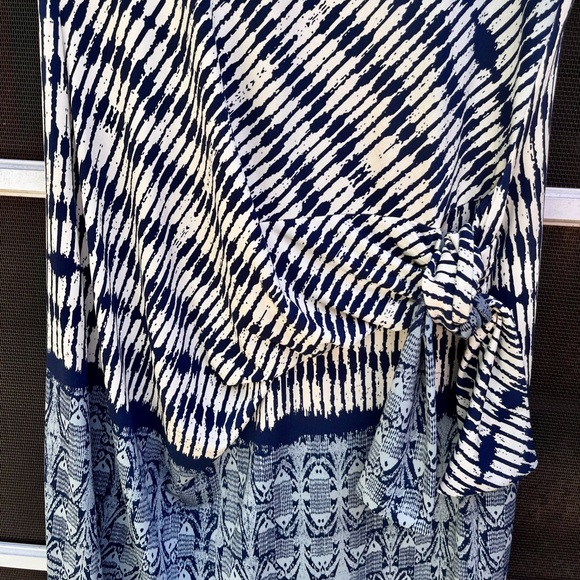 Darling Max Studio Dress - Picture 3 of 4